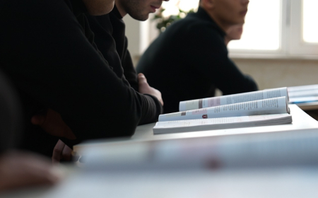 Yeniyetmə məhbuslar necə təhsil alırlar?