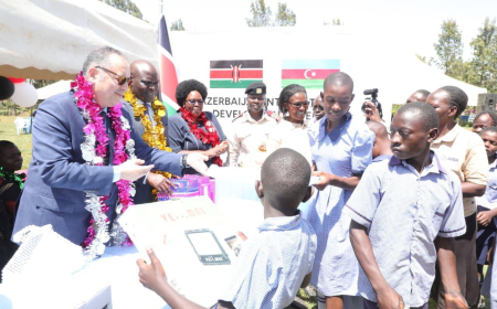 Azərbaycan Keniyadakı məktəbə humanitar yardım göndərib 