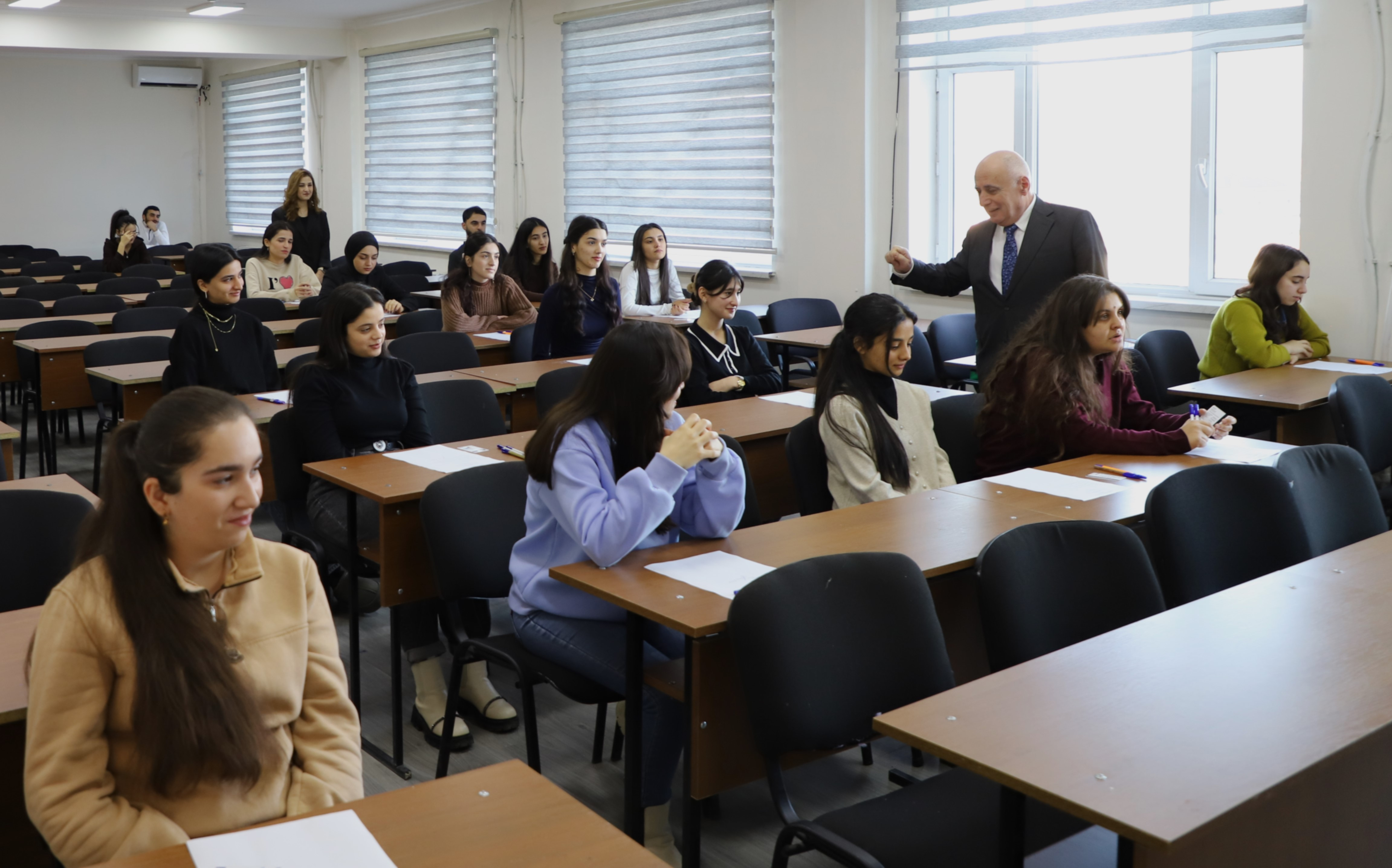 LDU-da imtahan sessiyası davam edir