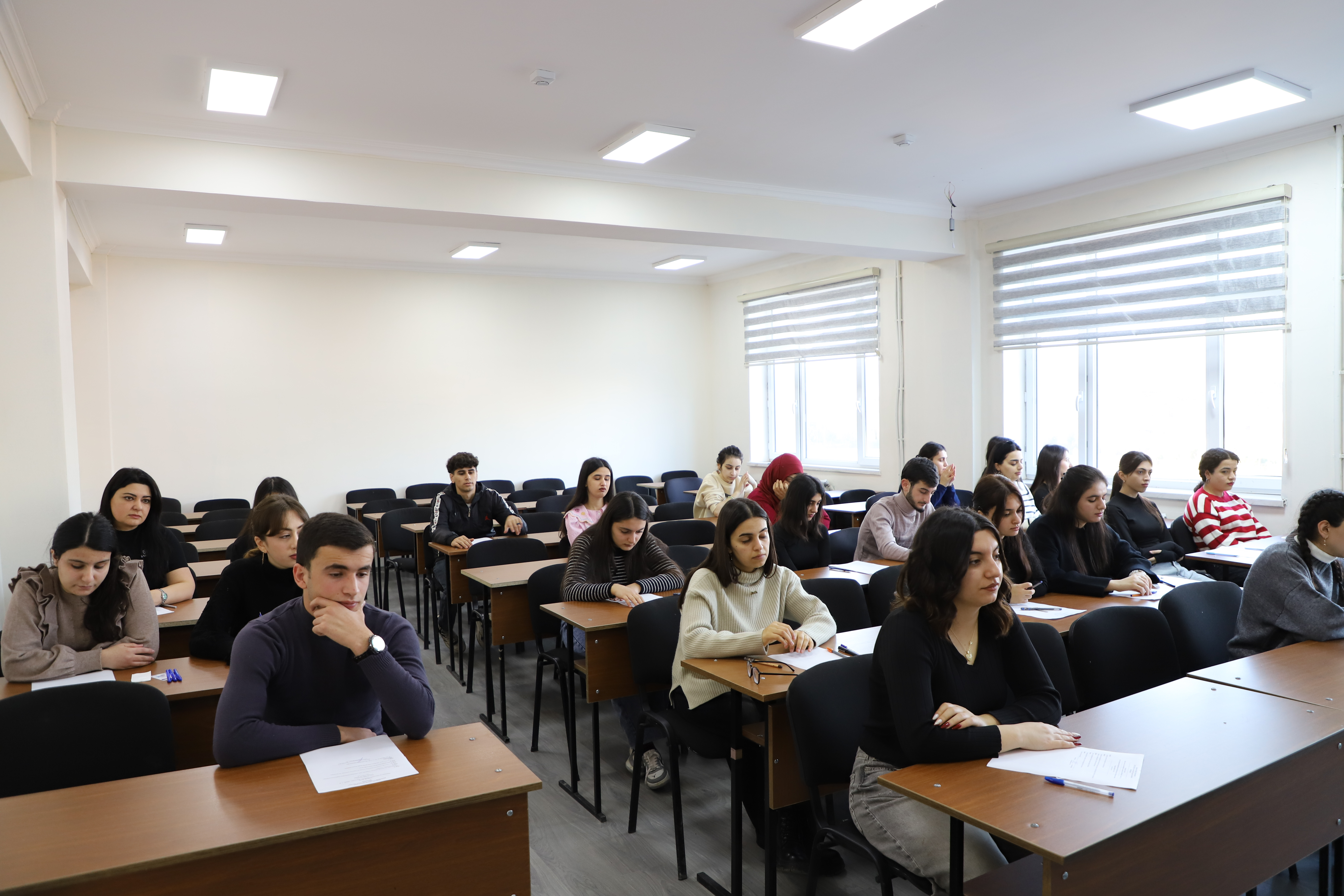 LDU-da imtahan sessiyası davam edir