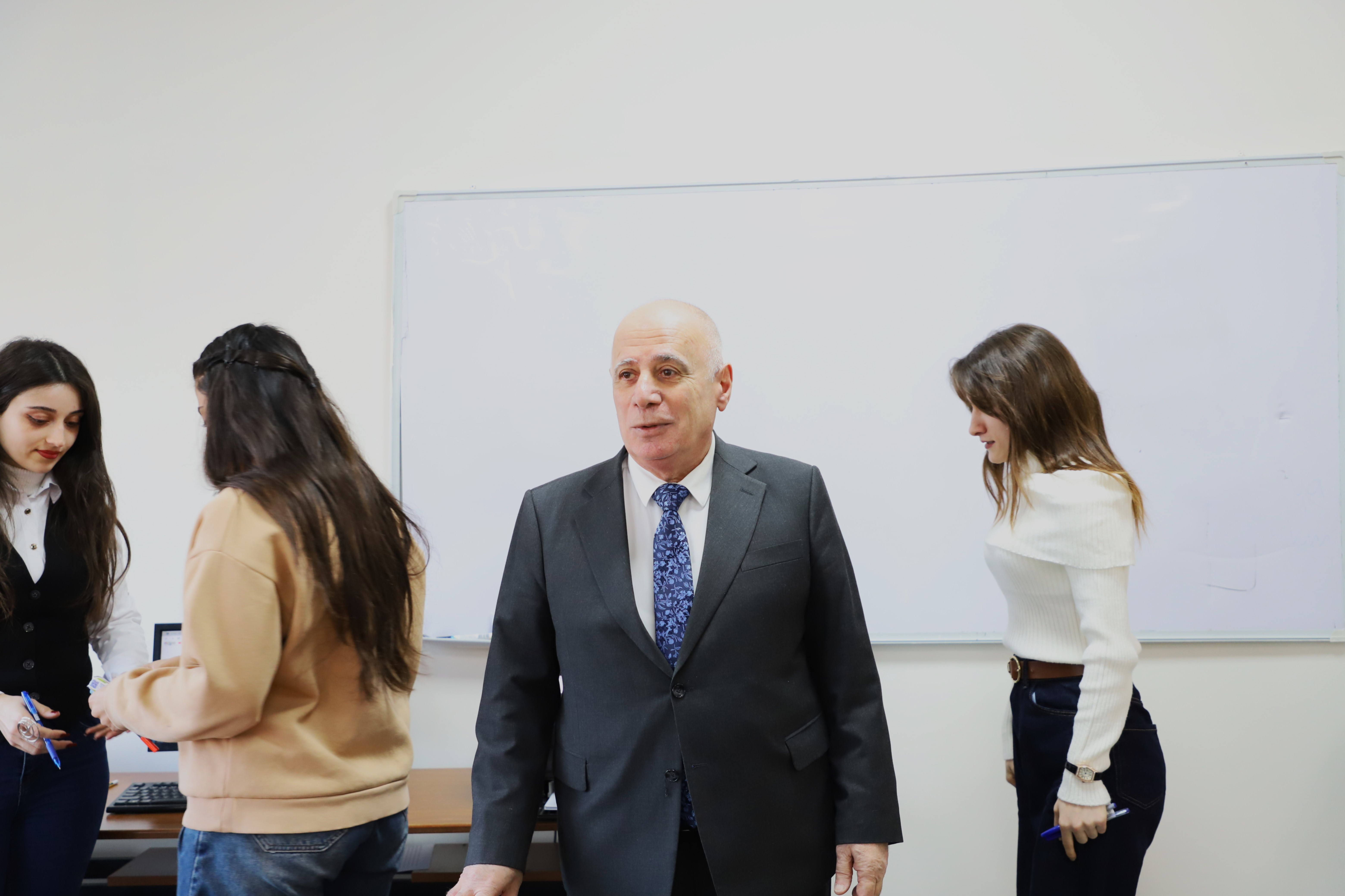 LDU-da imtahan sessiyası davam edir