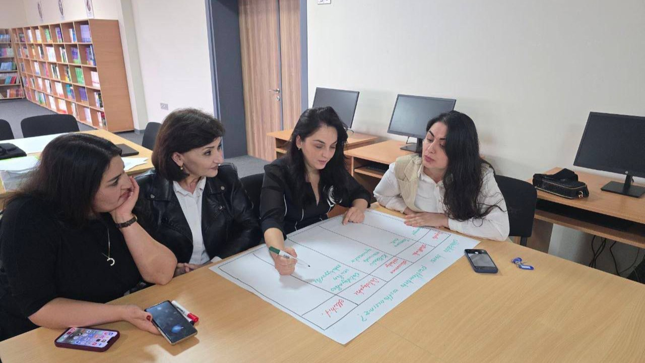 Regionlarda məktəb psixoloqları üçün təlimlər keçirilib