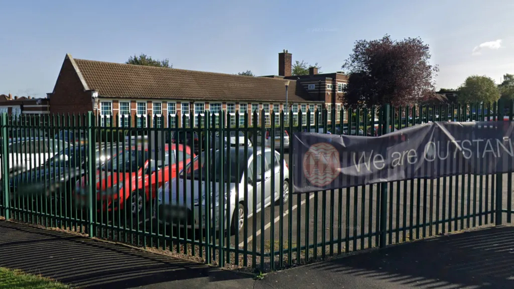 Böyük Britaniyada məktəb kibertəhlükə səbəbindən fəaliyyətini dayandırıb