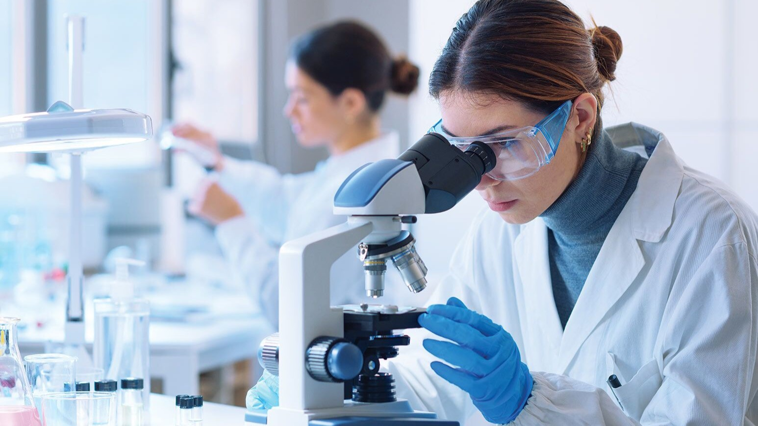 Ötən il elmi dərəcə alanlar arasında qadınlar üstünlük təşkil edib