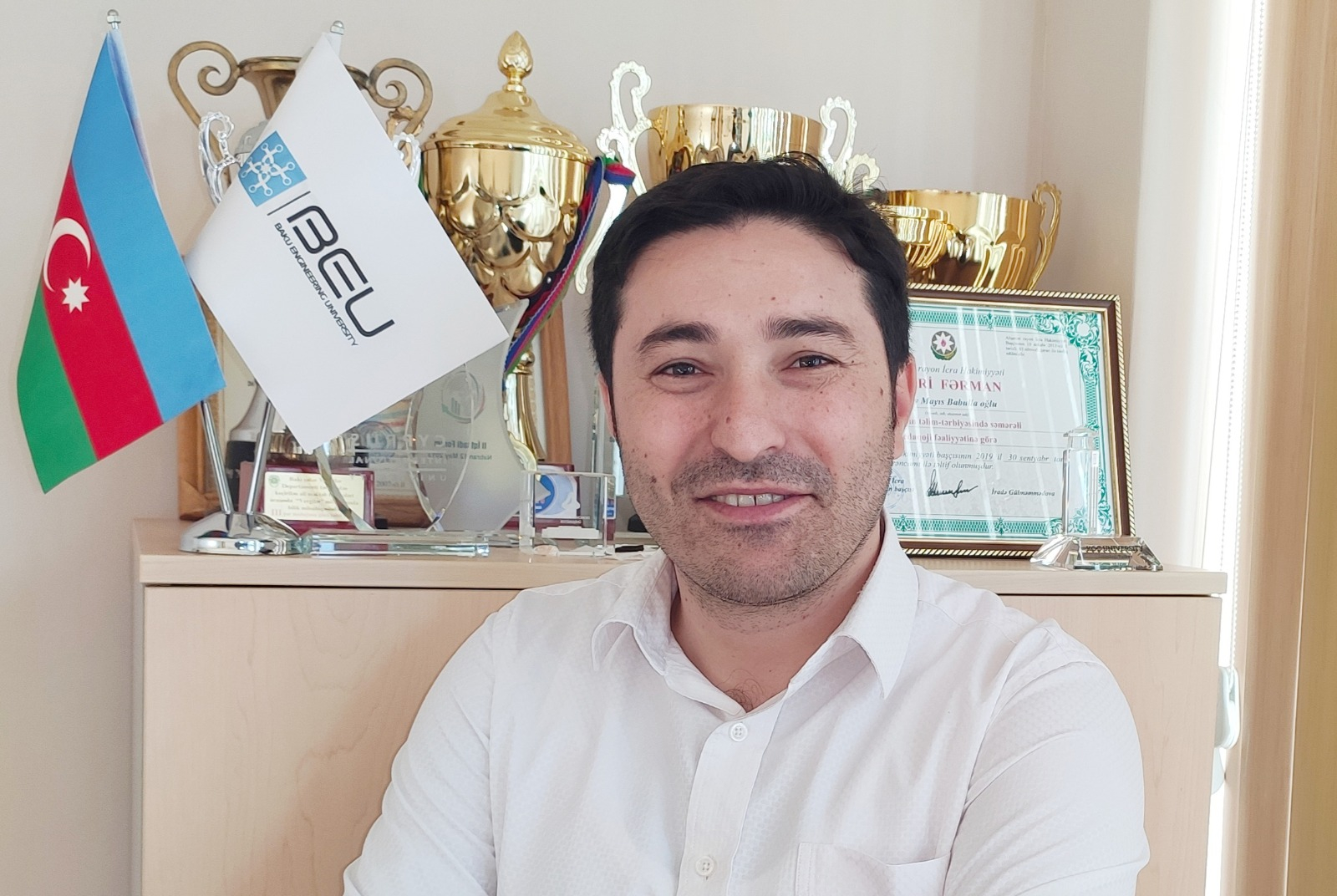 Elmlə məşğul olan insanların real nəticələri olmalıdır