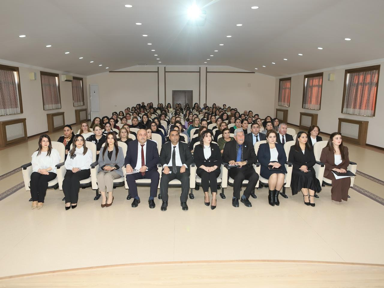 Naxçıvanda məktəb-ailə tərəfdaşlığı müzakirə olunub