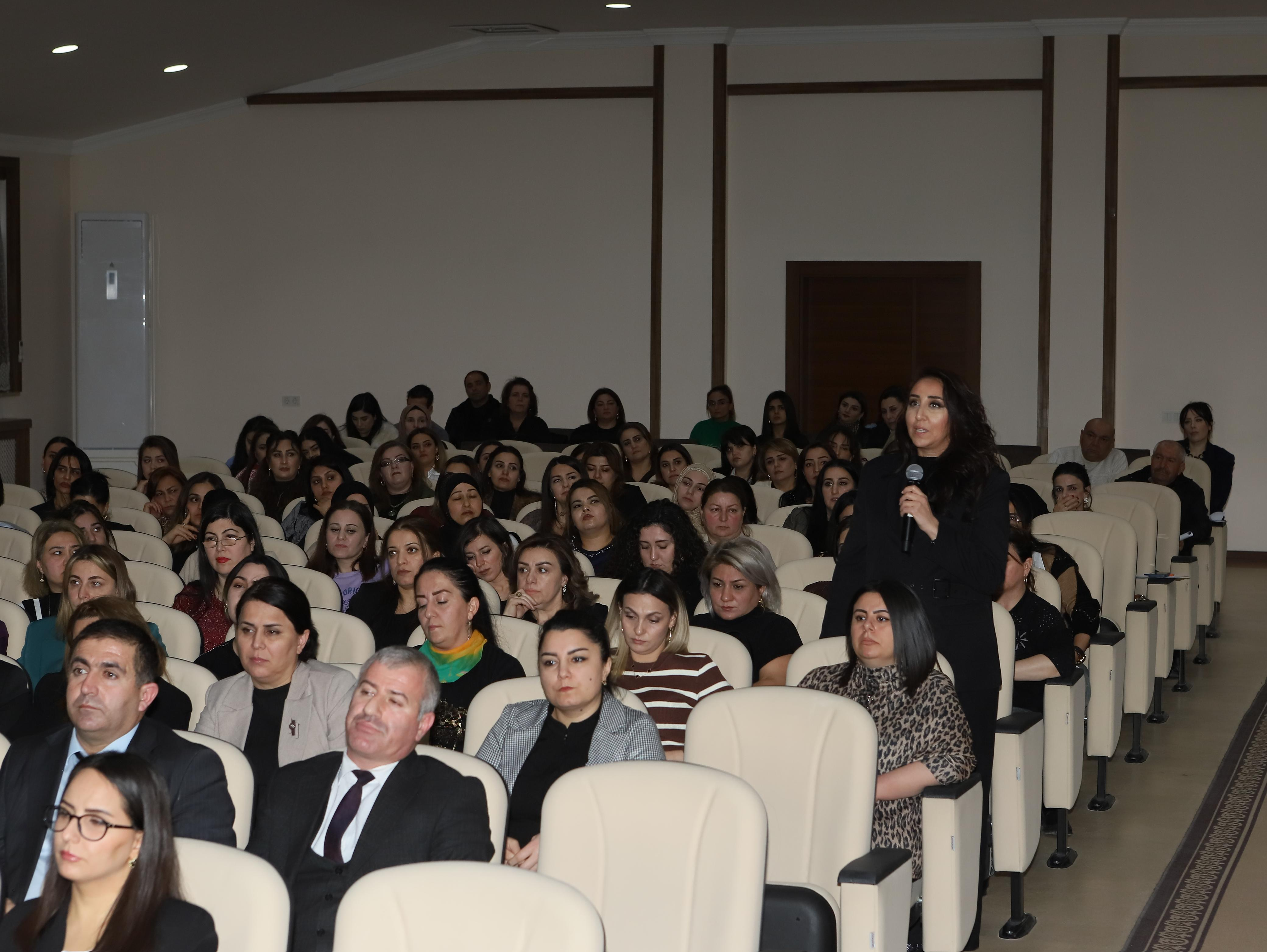 Naxçıvanda məktəb-ailə tərəfdaşlığı müzakirə olunub