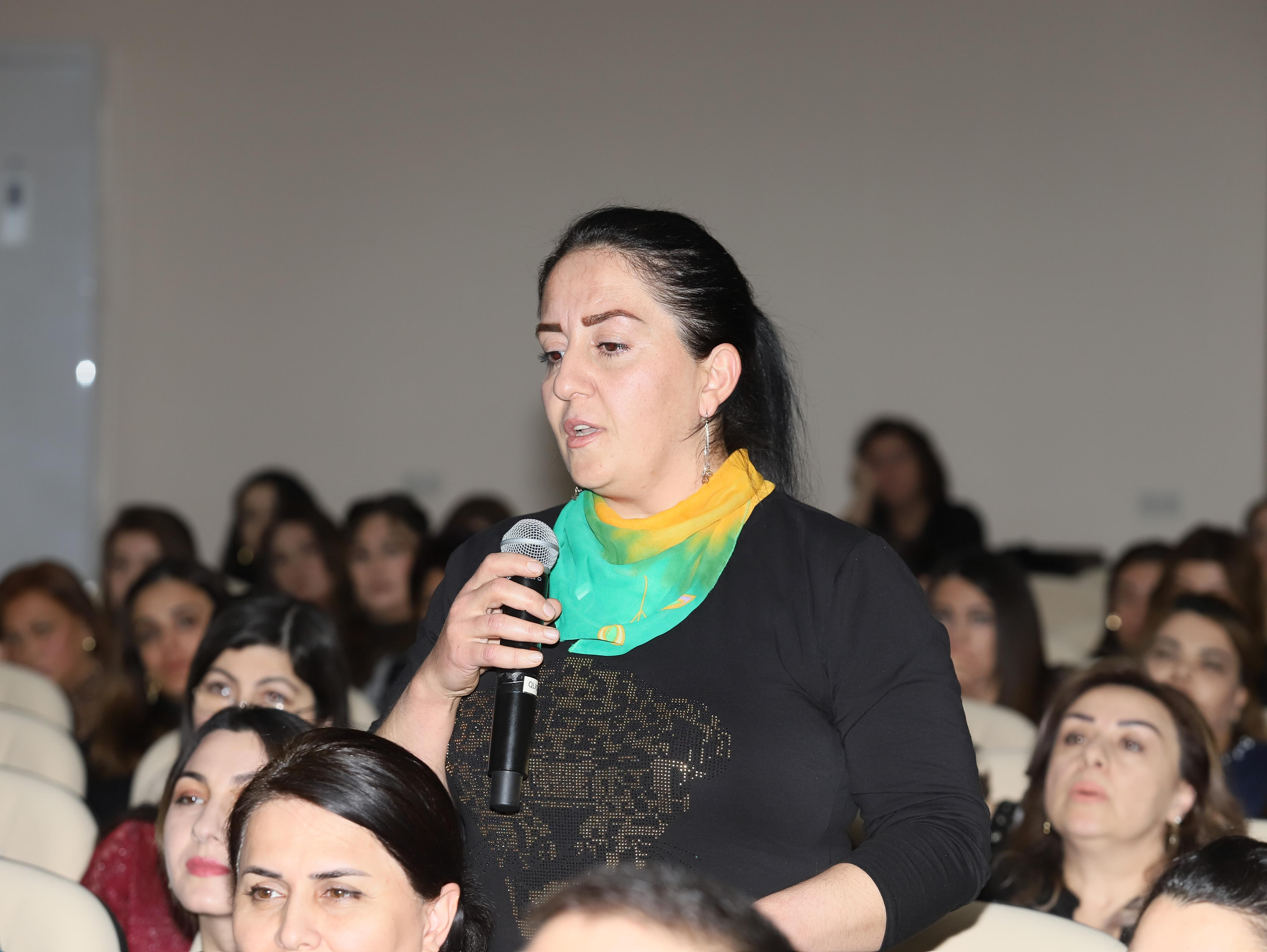 Naxçıvanda məktəb-ailə tərəfdaşlığı müzakirə olunub