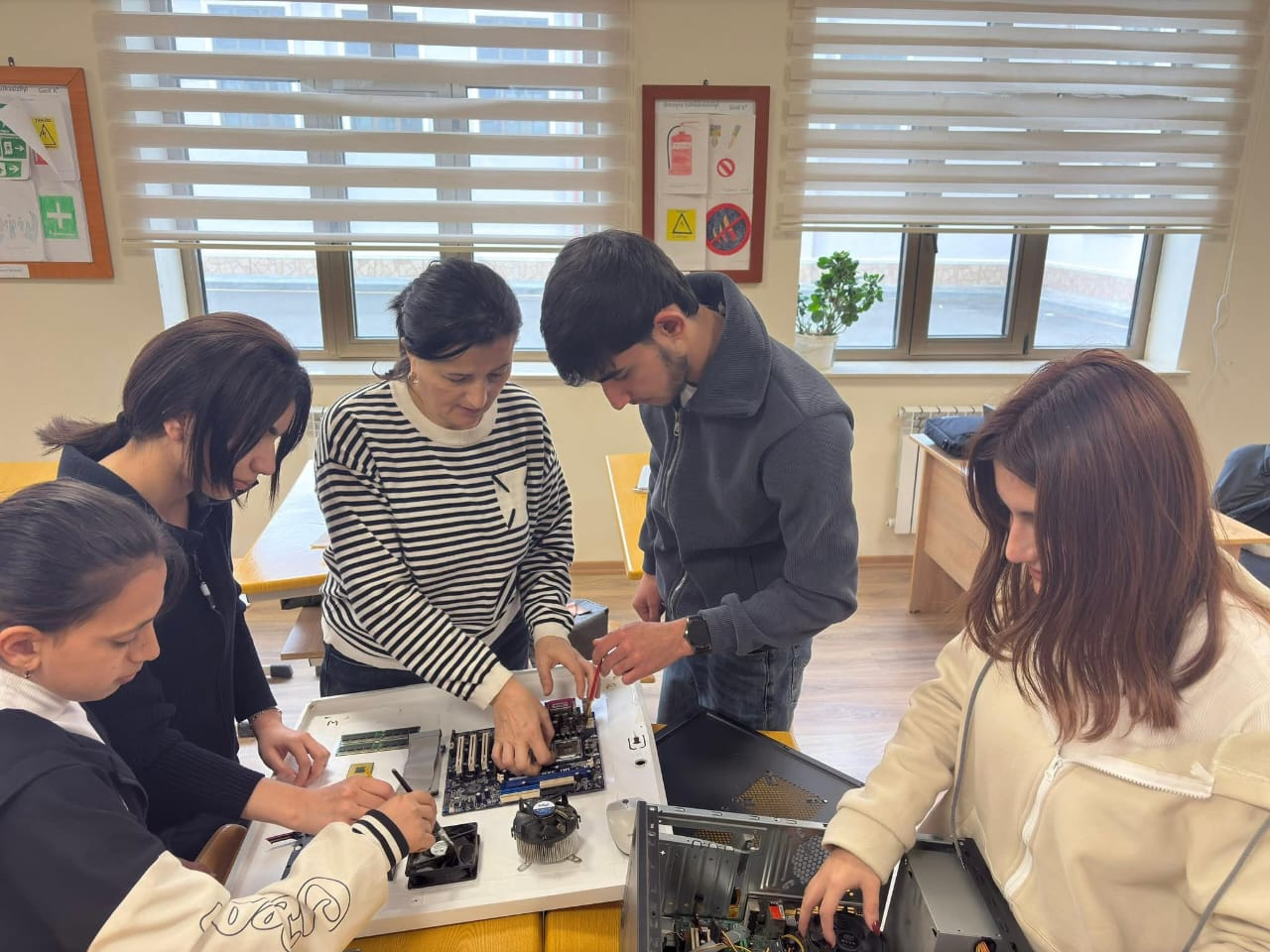 Lənkəran-Astara bölgəsinin 911 şagirdi orta məktəbdə peşə təhsili alır