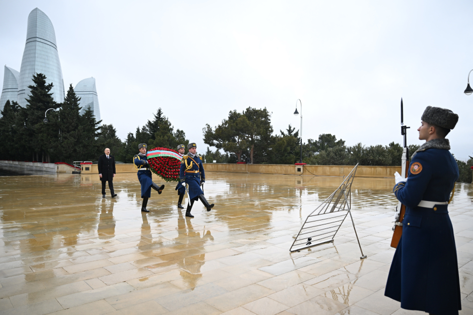 Prezident İlham Əliyev 20 Yanvar şəhidlərinin xatirəsini yad edib