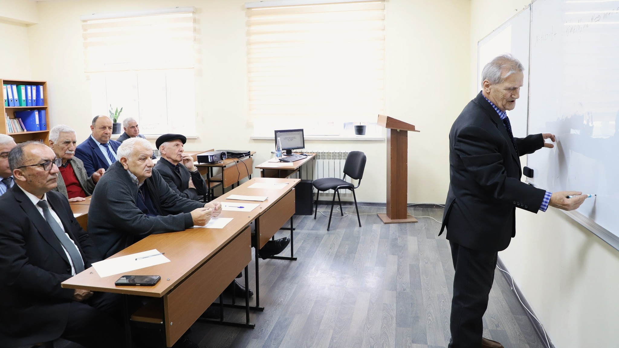 LDU-da keçirilən elmi seminarda riyaziyyatın inkişaf mərhələləri müzakirə edilib