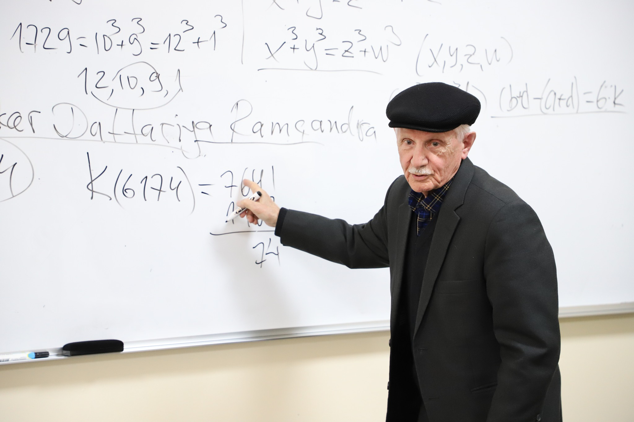 LDU-da keçirilən elmi seminarda riyaziyyatın inkişaf mərhələləri müzakirə edilib