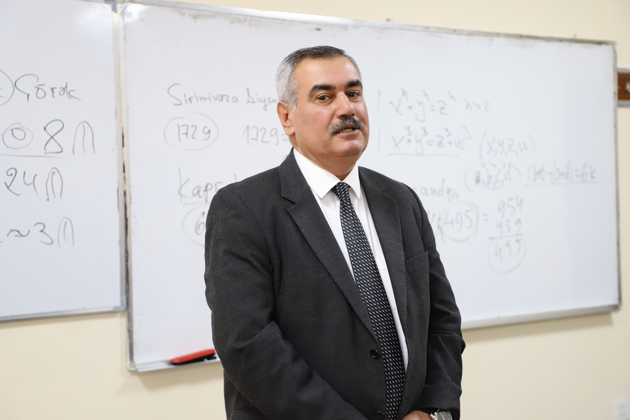 LDU-da keçirilən elmi seminarda riyaziyyatın inkişaf mərhələləri müzakirə edilib