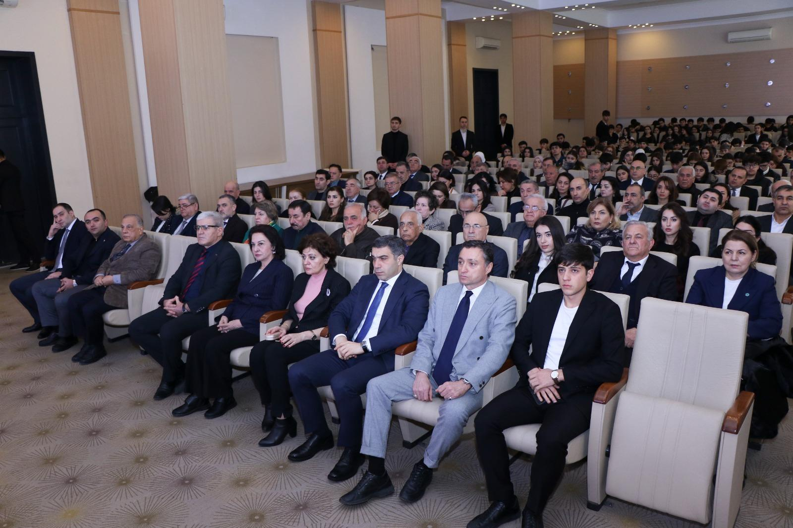 Qanla yazılan qəhrəmanlıq salnaməsi – AzMİU-da 20 Yanvar şəhidlərinin xatirəsi anılıb