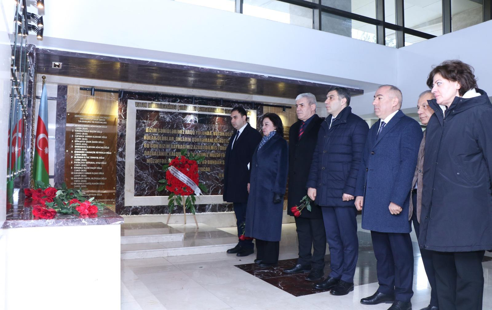 Qanla yazılan qəhrəmanlıq salnaməsi – AzMİU-da 20 Yanvar şəhidlərinin xatirəsi anılıb