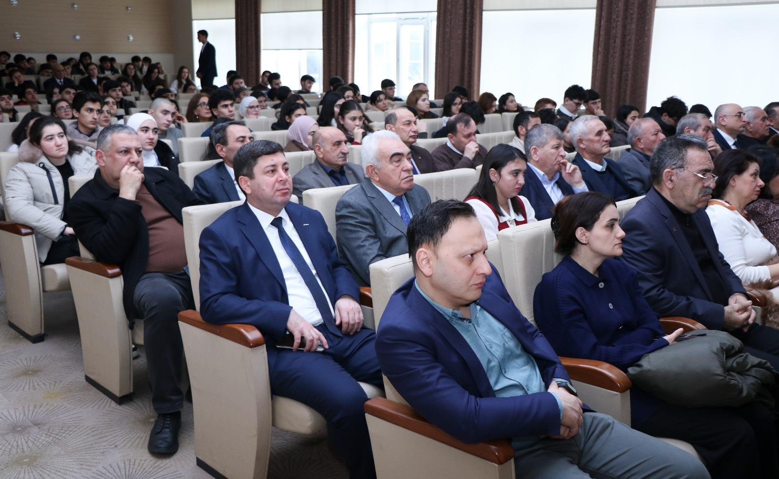 Qanla yazılan qəhrəmanlıq salnaməsi – AzMİU-da 20 Yanvar şəhidlərinin xatirəsi anılıb