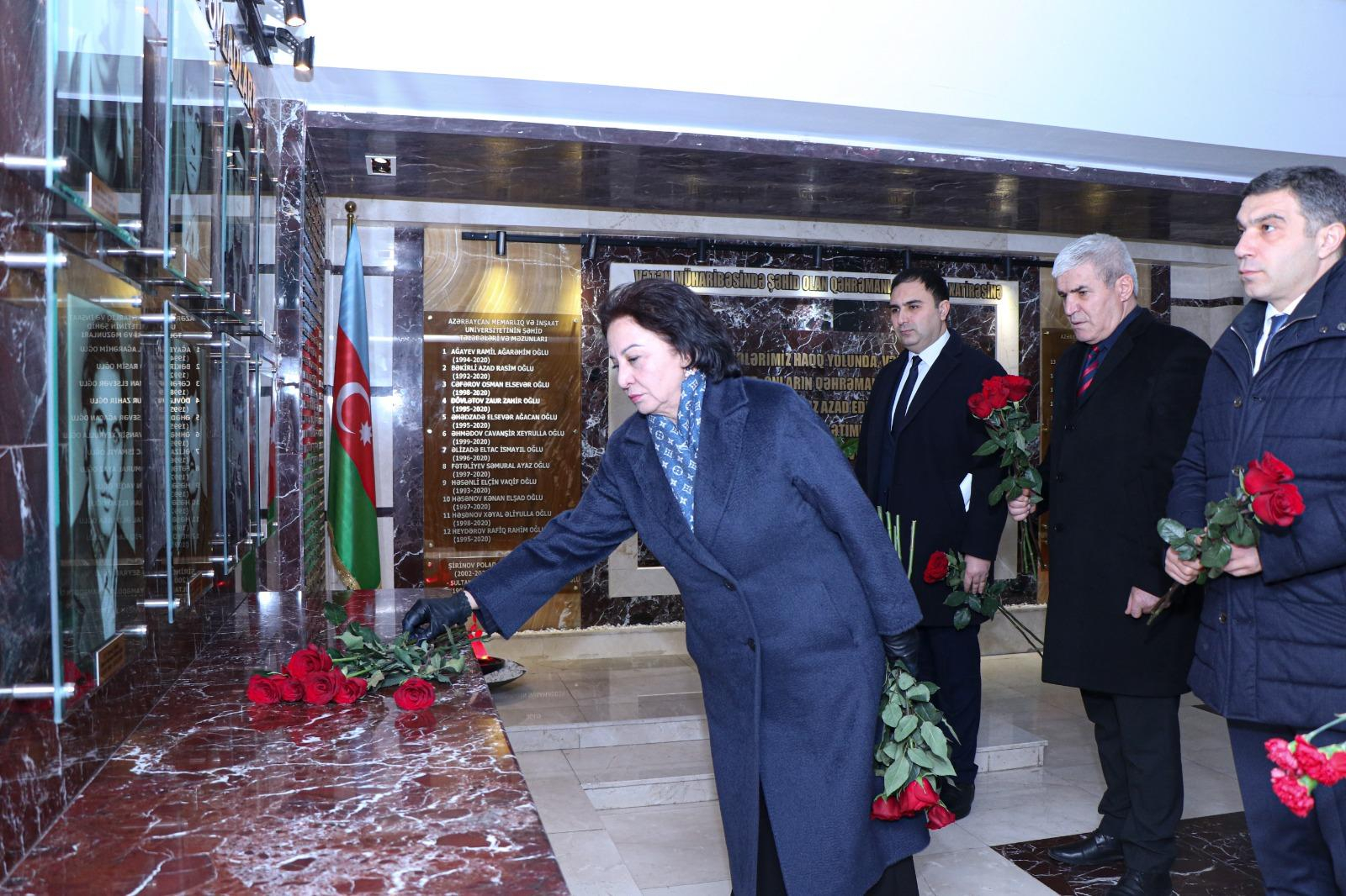 Qanla yazılan qəhrəmanlıq salnaməsi – AzMİU-da 20 Yanvar şəhidlərinin xatirəsi anılıb