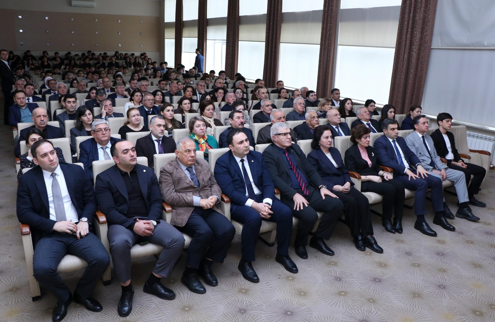 Qanla yazılan qəhrəmanlıq salnaməsi – AzMİU-da 20 Yanvar şəhidlərinin xatirəsi anılıb