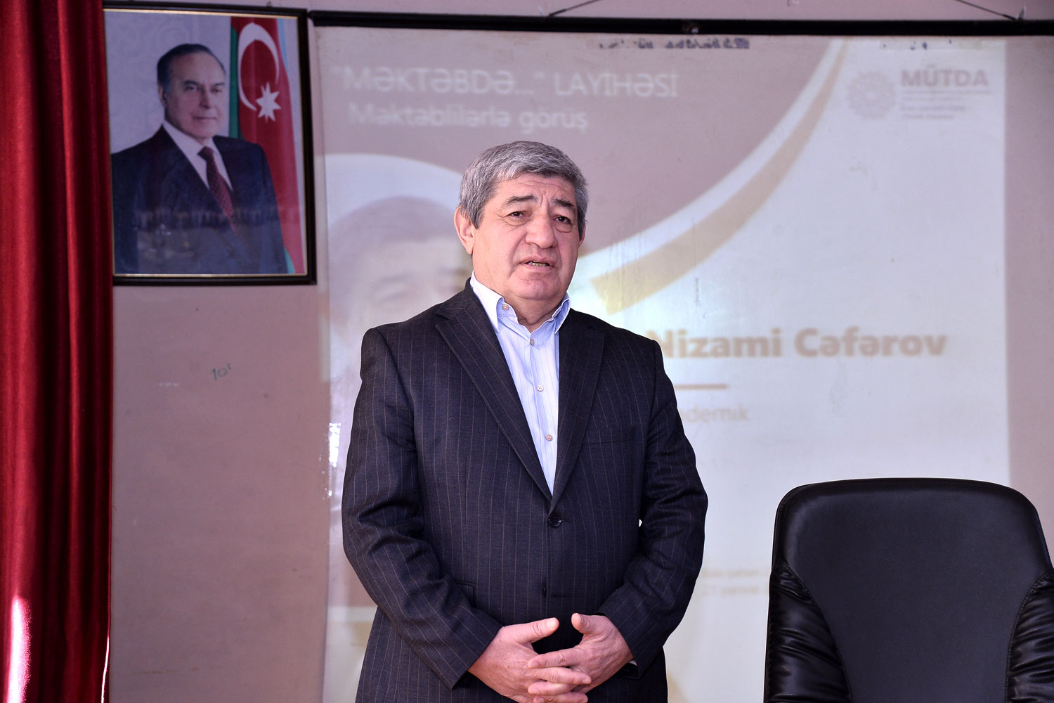 Məktəbdə öyrədilən ana dili heç zaman möhkəmliyini itirmir - akademik