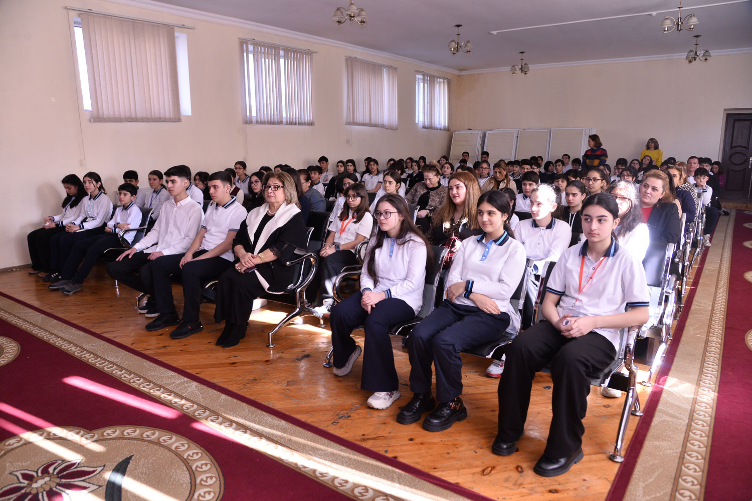 Məktəbdə öyrədilən ana dili heç zaman möhkəmliyini itirmir - akademik