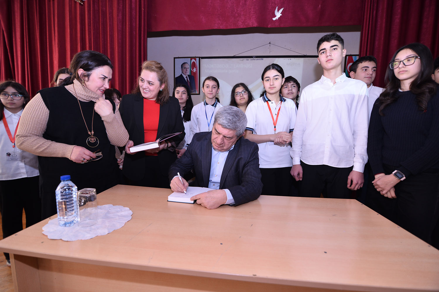 Məktəbdə öyrədilən ana dili heç zaman möhkəmliyini itirmir - akademik