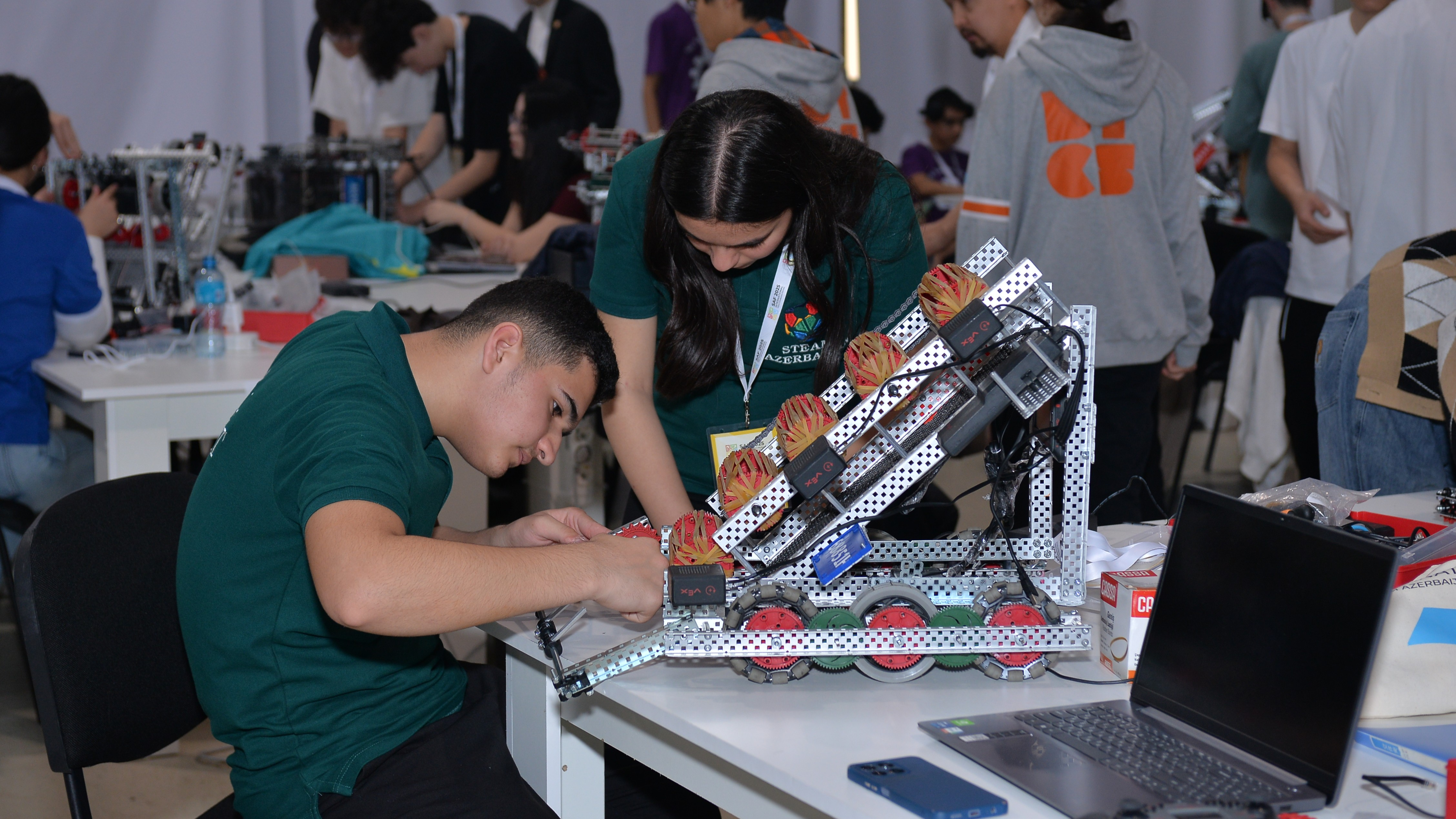 Məktəblilər üçün robototexnika yarışları keçiriləcək