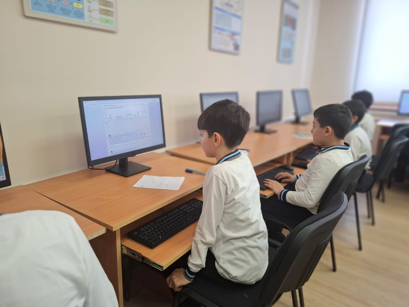 Qarabağ məktəblərində BSQ-lər rəqəmsal formada keçirilir