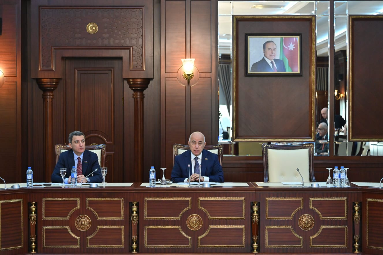 Elm və təhsil komitəsinin ilk iclası keçirilib