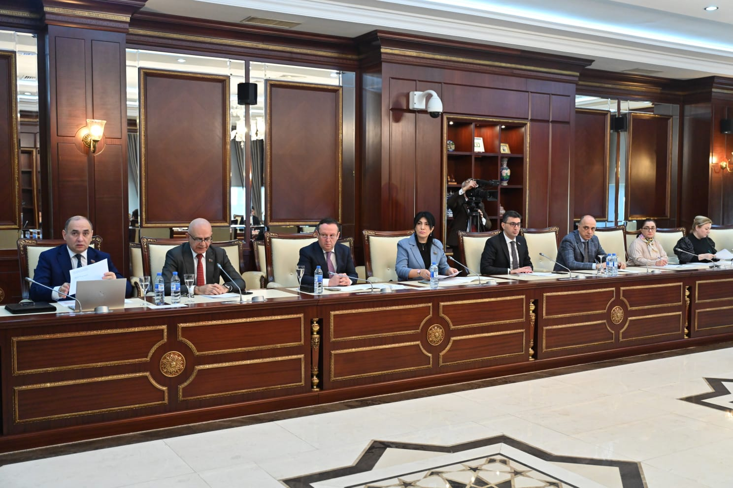 Elm və təhsil komitəsinin ilk iclası keçirilib