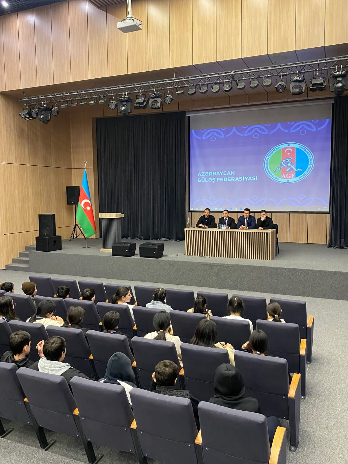 Olimpiya və dünya çempionları Şuşada məktəblilərlə görüşüblər