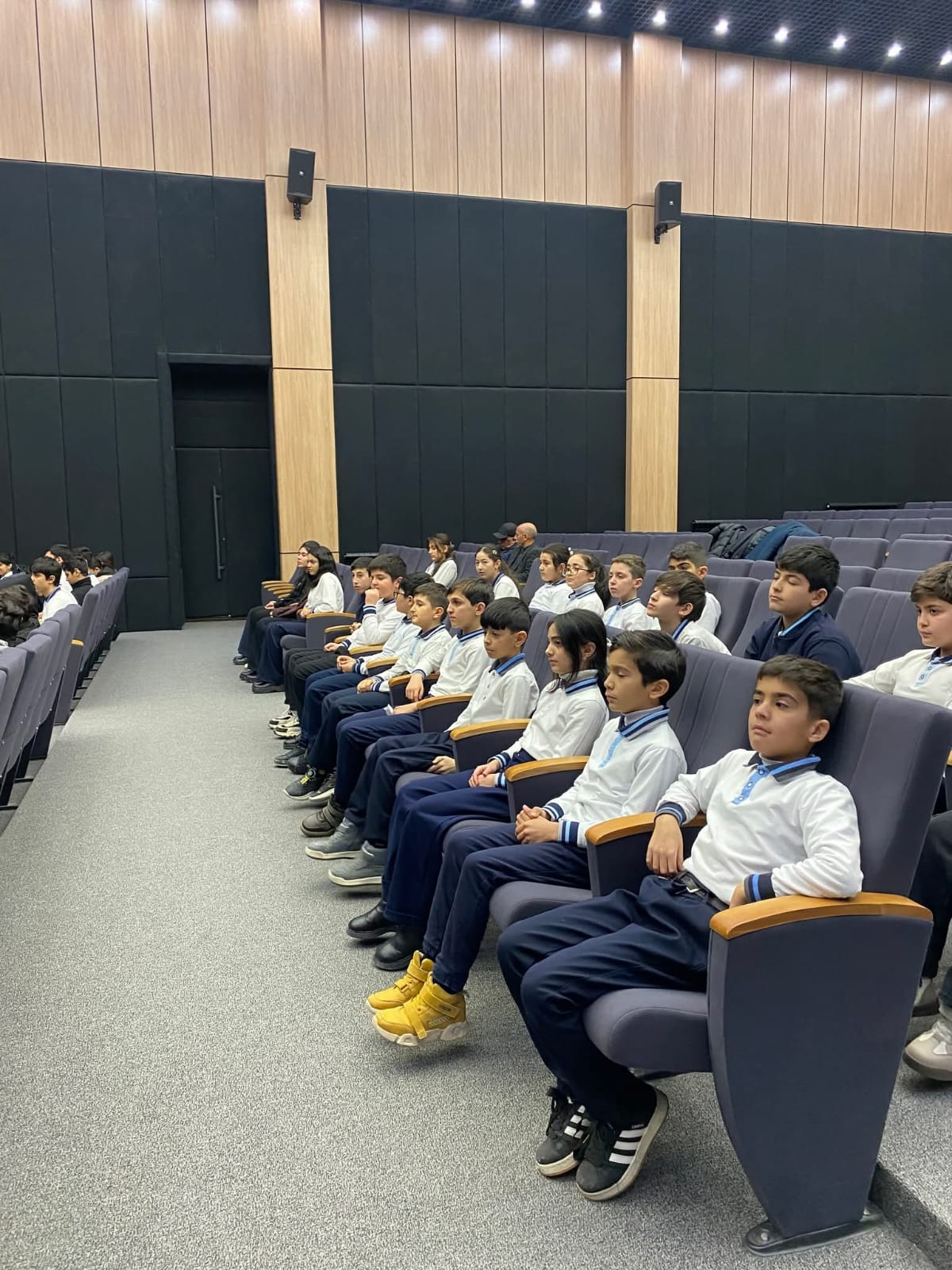 Olimpiya və dünya çempionları Şuşada məktəblilərlə görüşüblər