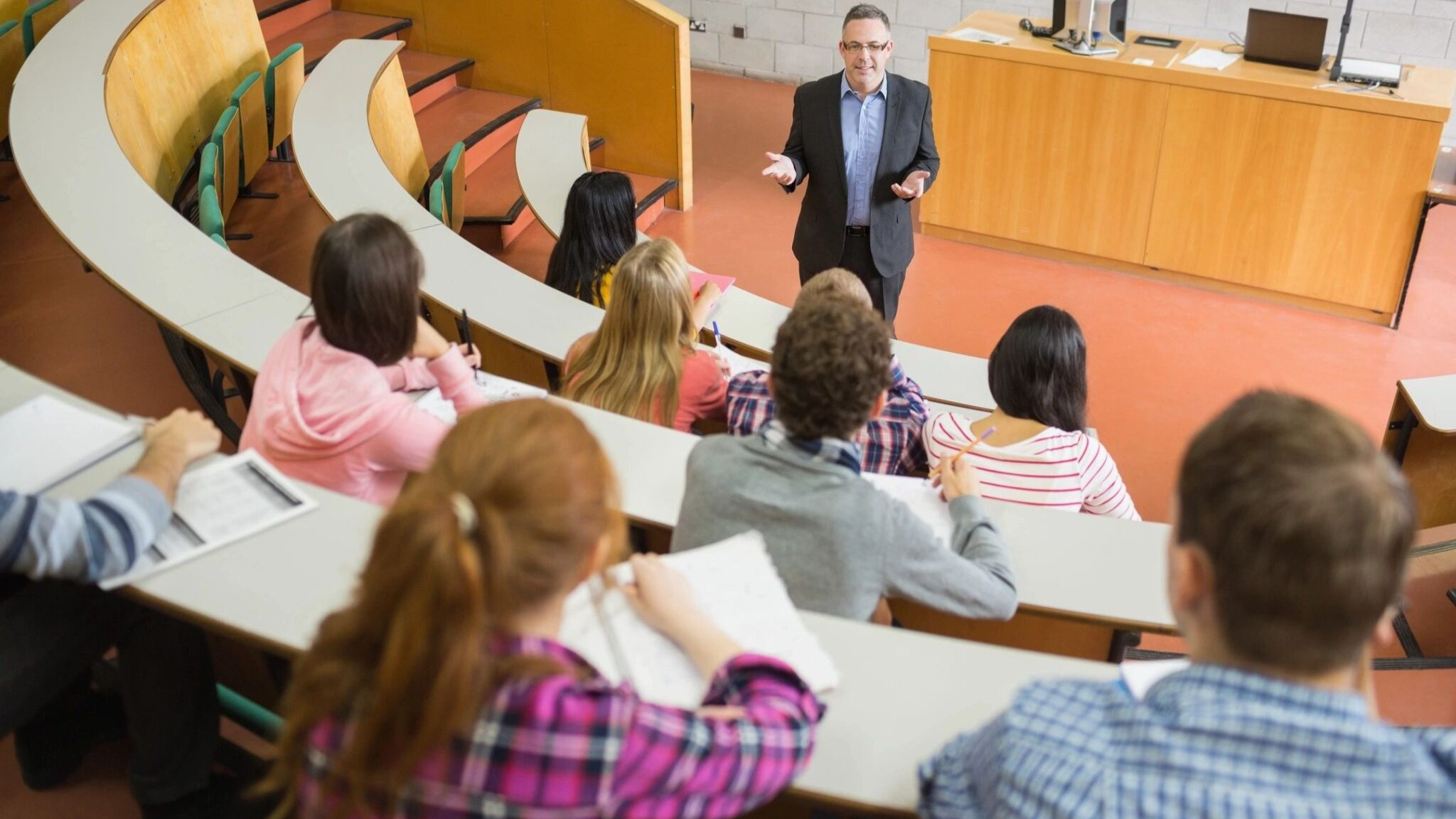 Avropa məktəblərində dayanıqlı təhsil sistemi: siyasi təhlillər və tövsiyələr
