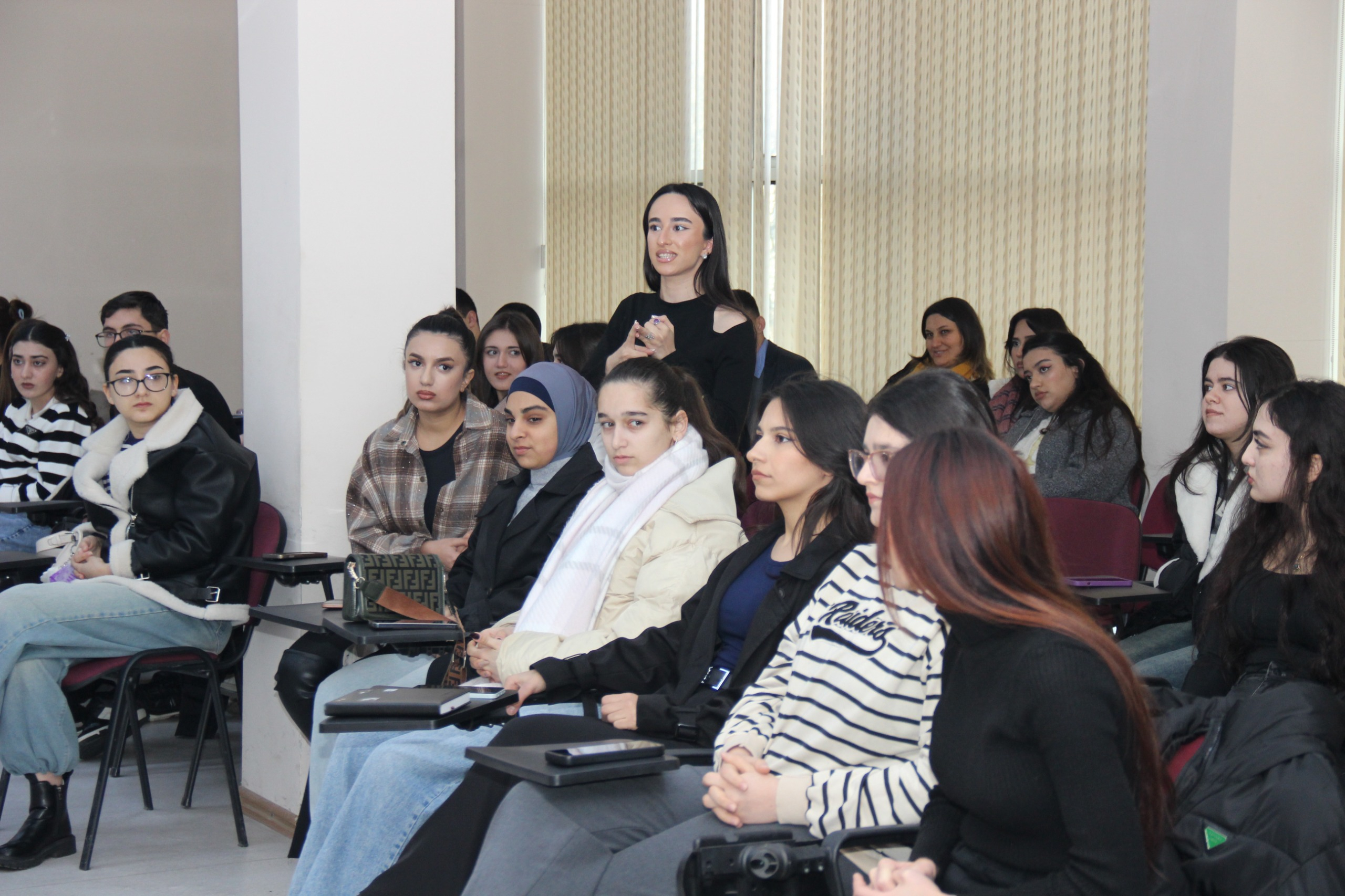 “Mediada gənclərin hüquqi mübarizəsi” layihəsi çərçivəsində debat yarışı keçirilib