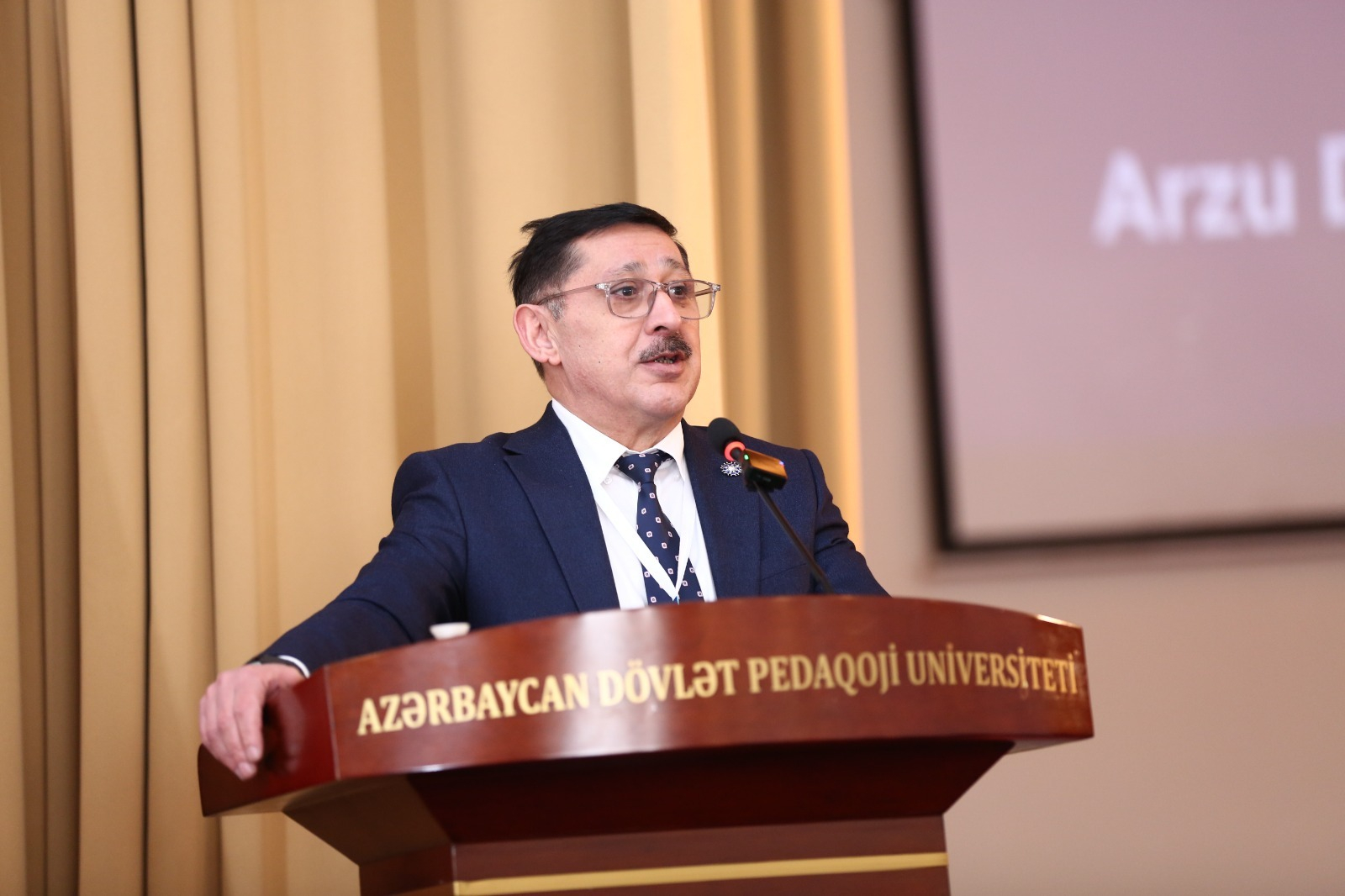 ADPU-da “Hədəfdə STEAM-8” beynəlxalq təlim-treninqi öz işinə başlayıb