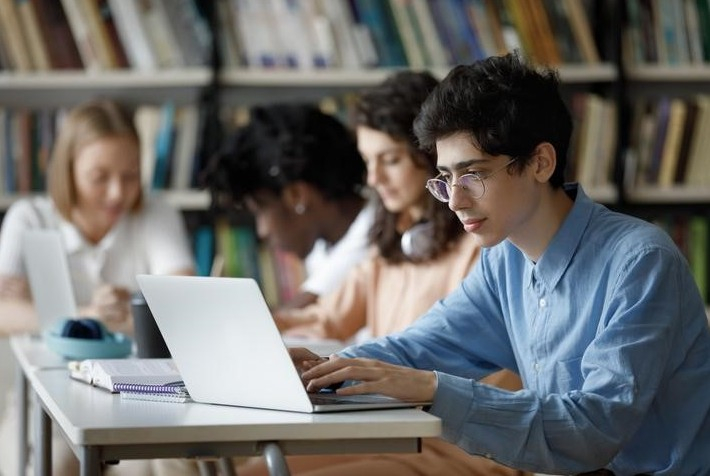 Diplomla bitməyən yol: Ömürboyu təhsil niyə hər kəs üçün vacibdir?