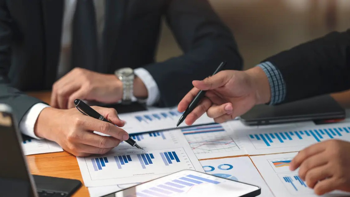 Psevdoekspertlər dövrü: Elmin adından danışan “mütəxəssislər”