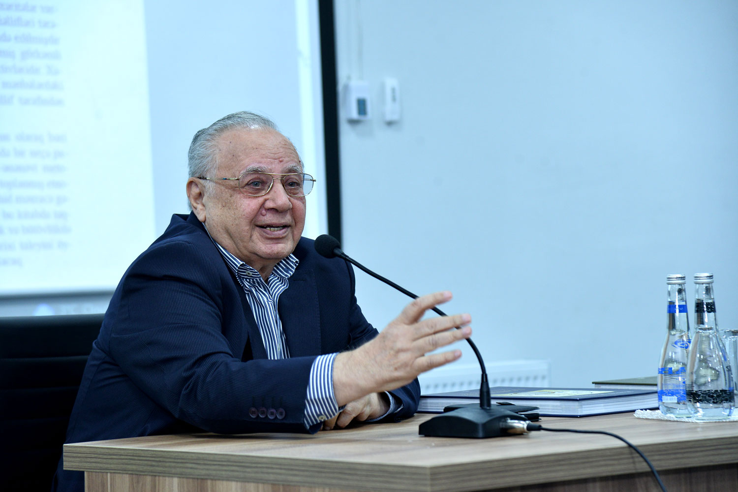 Tarixçi alim Həsən Həsənovla görüş keçirilib