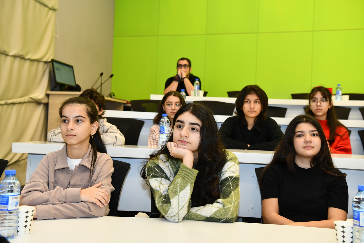 ADNSU-da şagirdlər üçün “Mühəndislik düşərgəsi” keçirilir