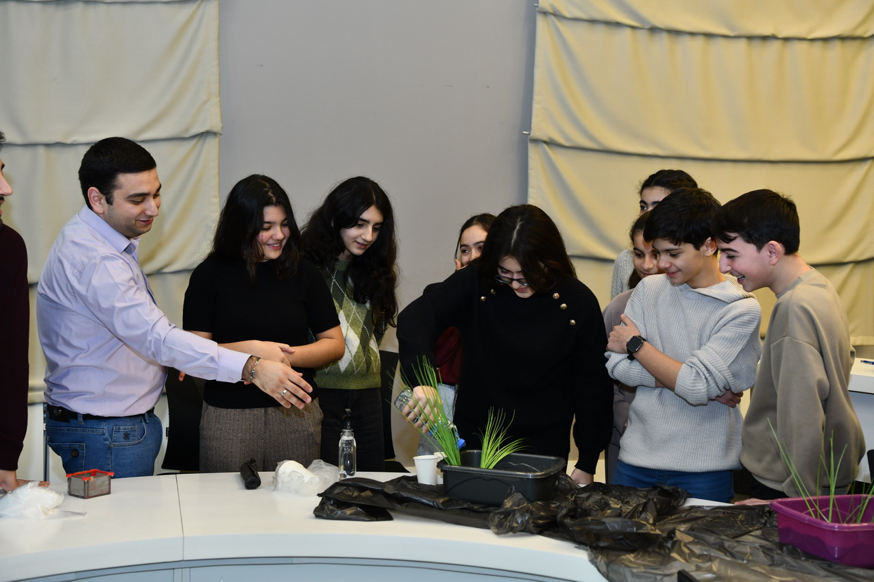 ADNSU-da şagirdlər üçün “Mühəndislik düşərgəsi” keçirilir