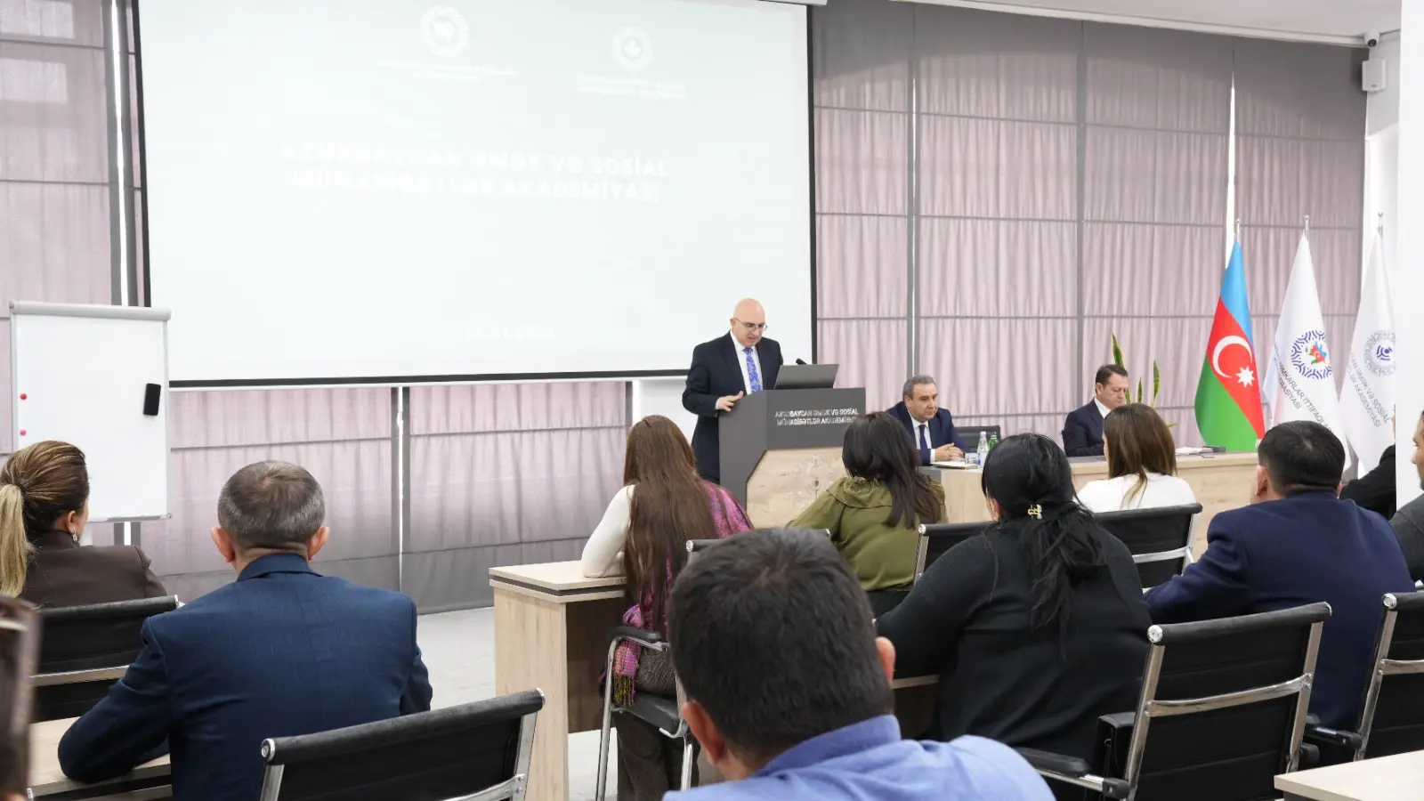 Əlavə və ikinci ali təhsil üzrə oxuyan tələbələrlə görüş keçirilib