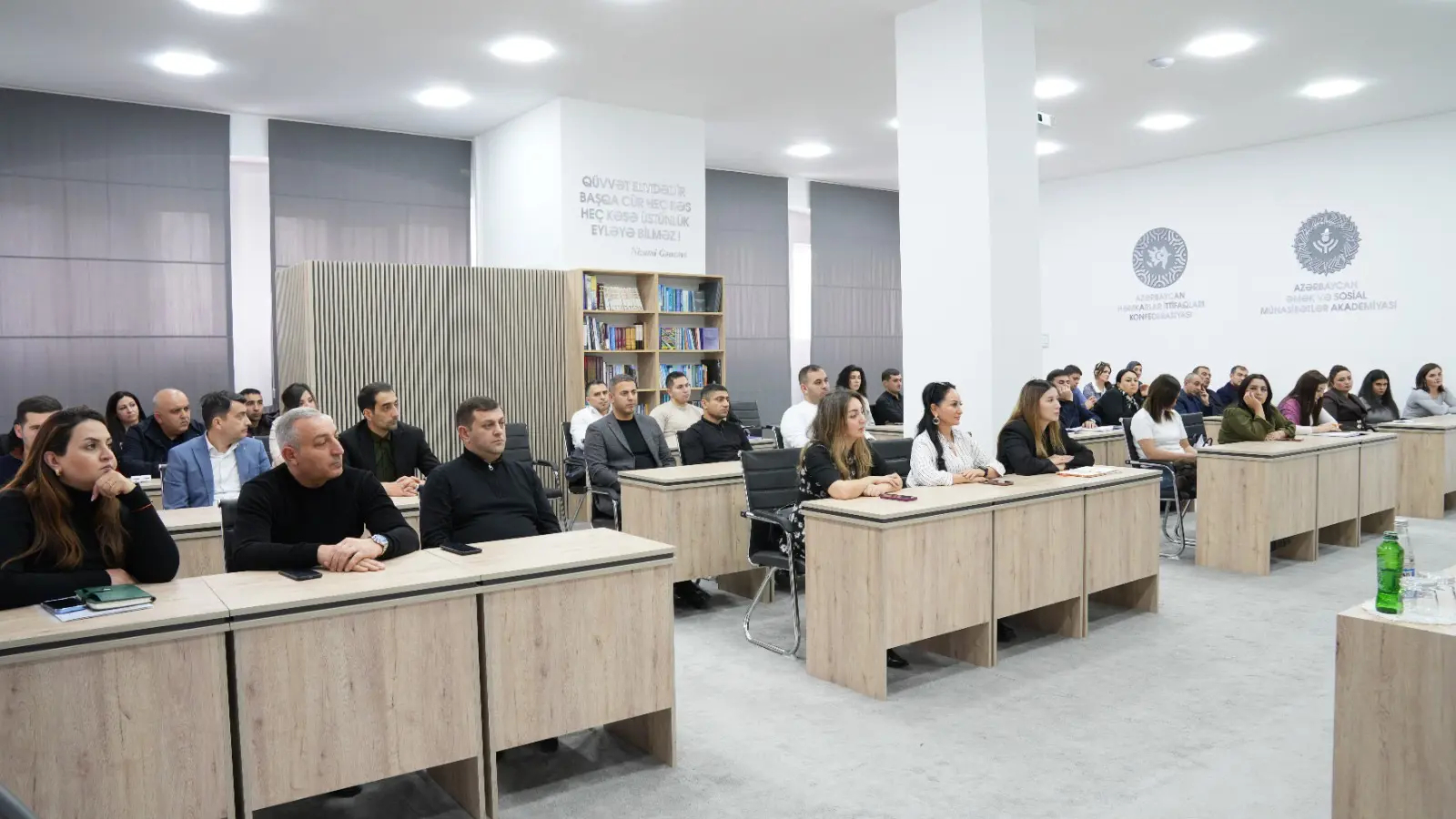 Əlavə və ikinci ali təhsil üzrə oxuyan tələbələrlə görüş keçirilib