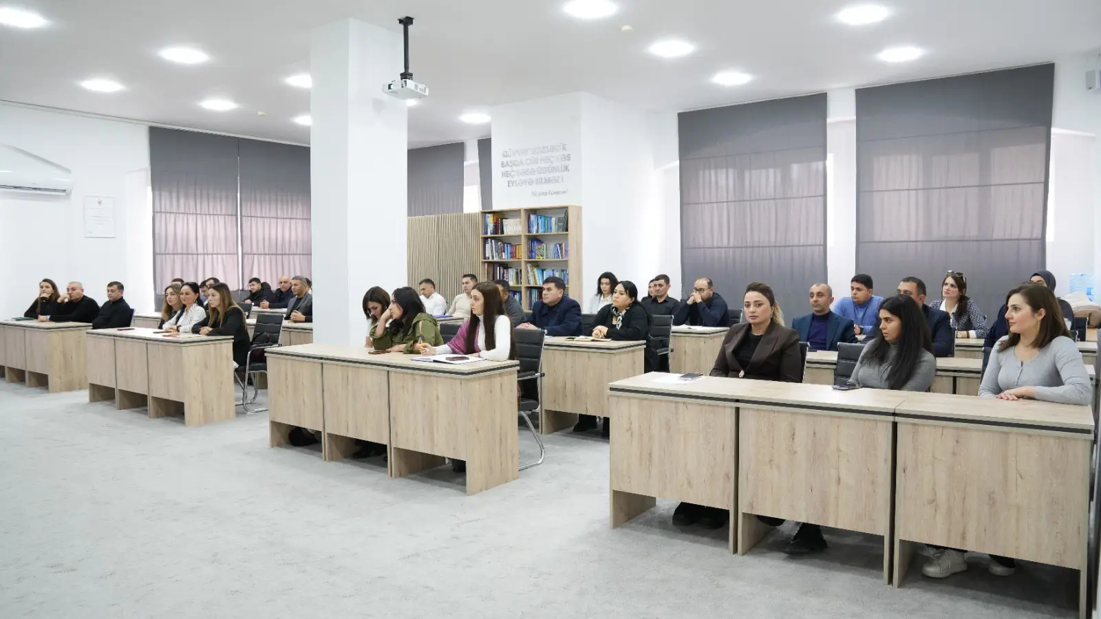 Əlavə və ikinci ali təhsil üzrə oxuyan tələbələrlə görüş keçirilib