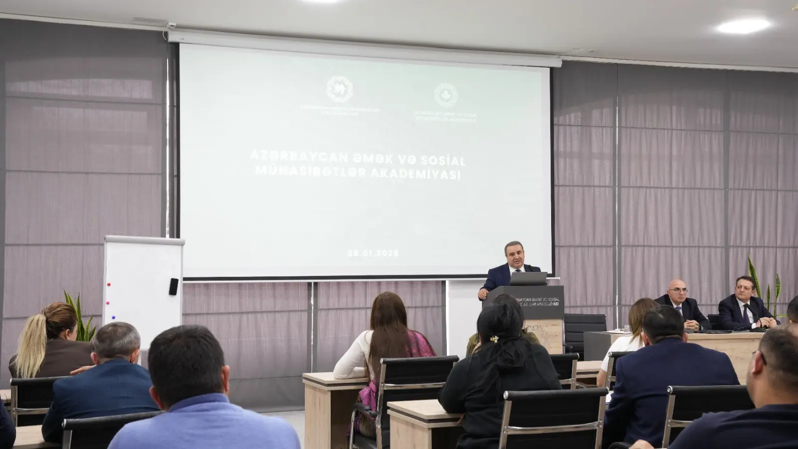 Əlavə və ikinci ali təhsil üzrə oxuyan tələbələrlə görüş keçirilib