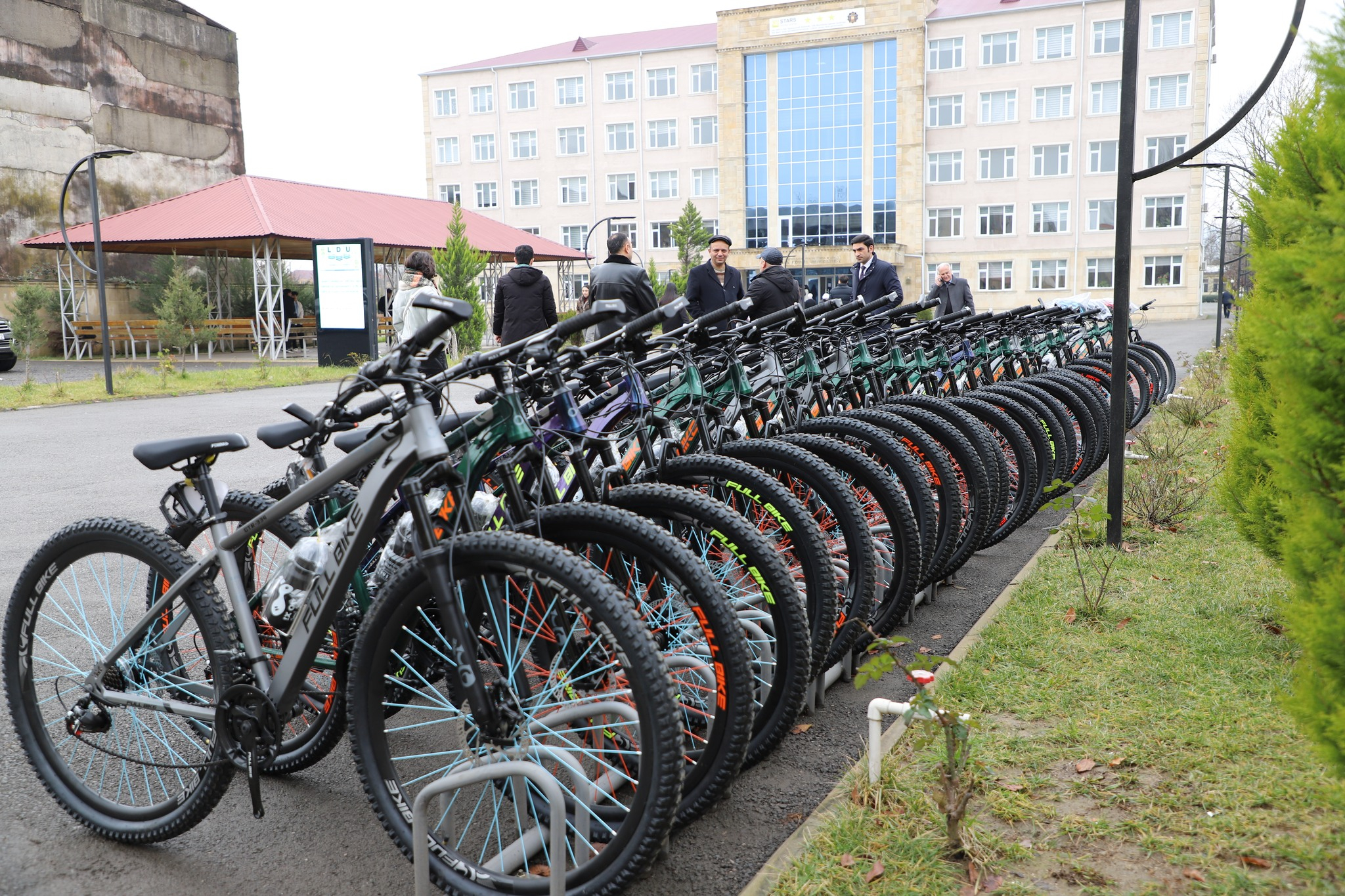 Gənclər və İdman Nazirliyi LDU-ya velosipedlər hədiyyə edib