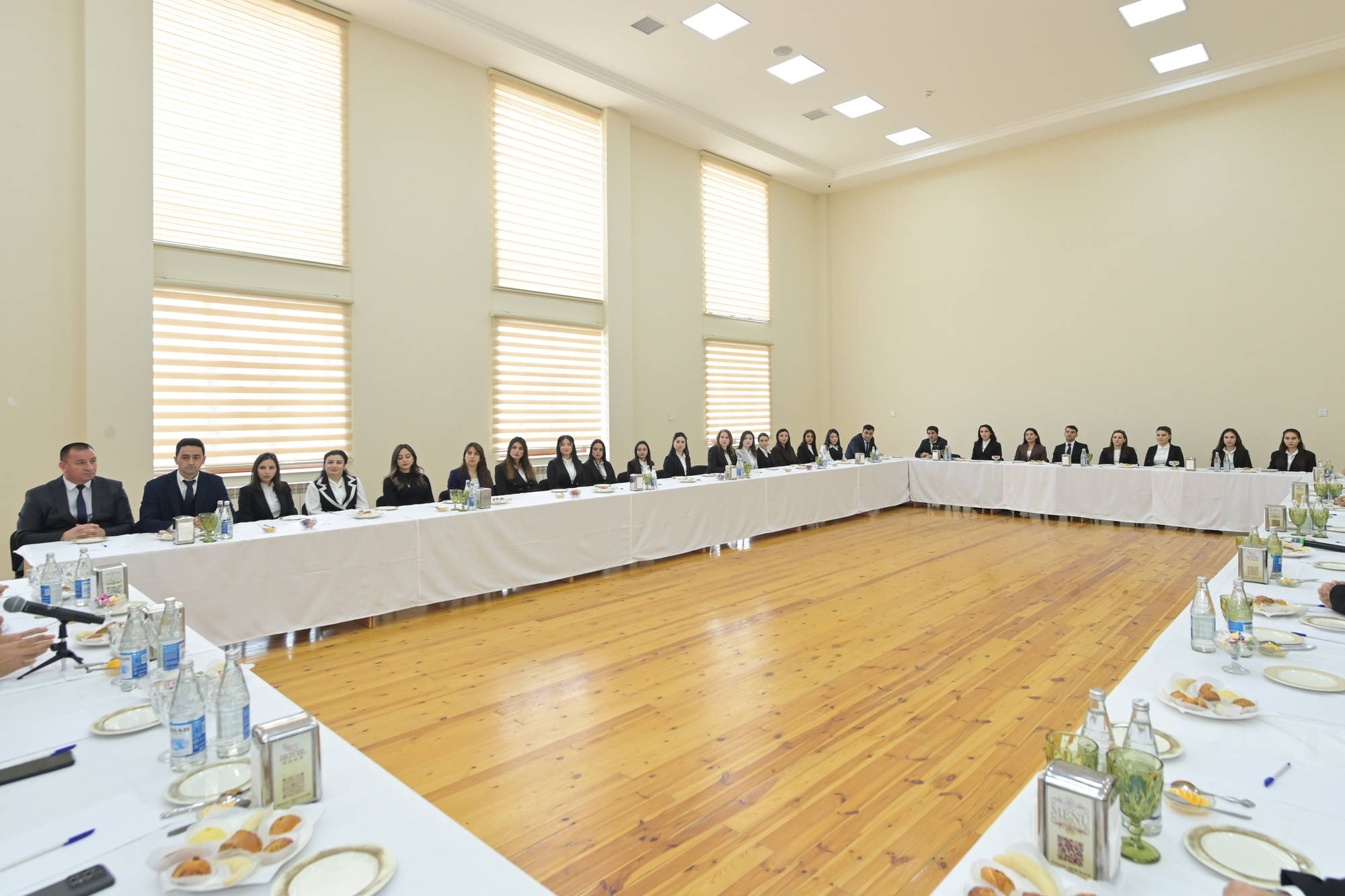 Elm və təhsil naziri Mərkəzi Aran üzrə gənc pedaqoji heyətlə görüşüb