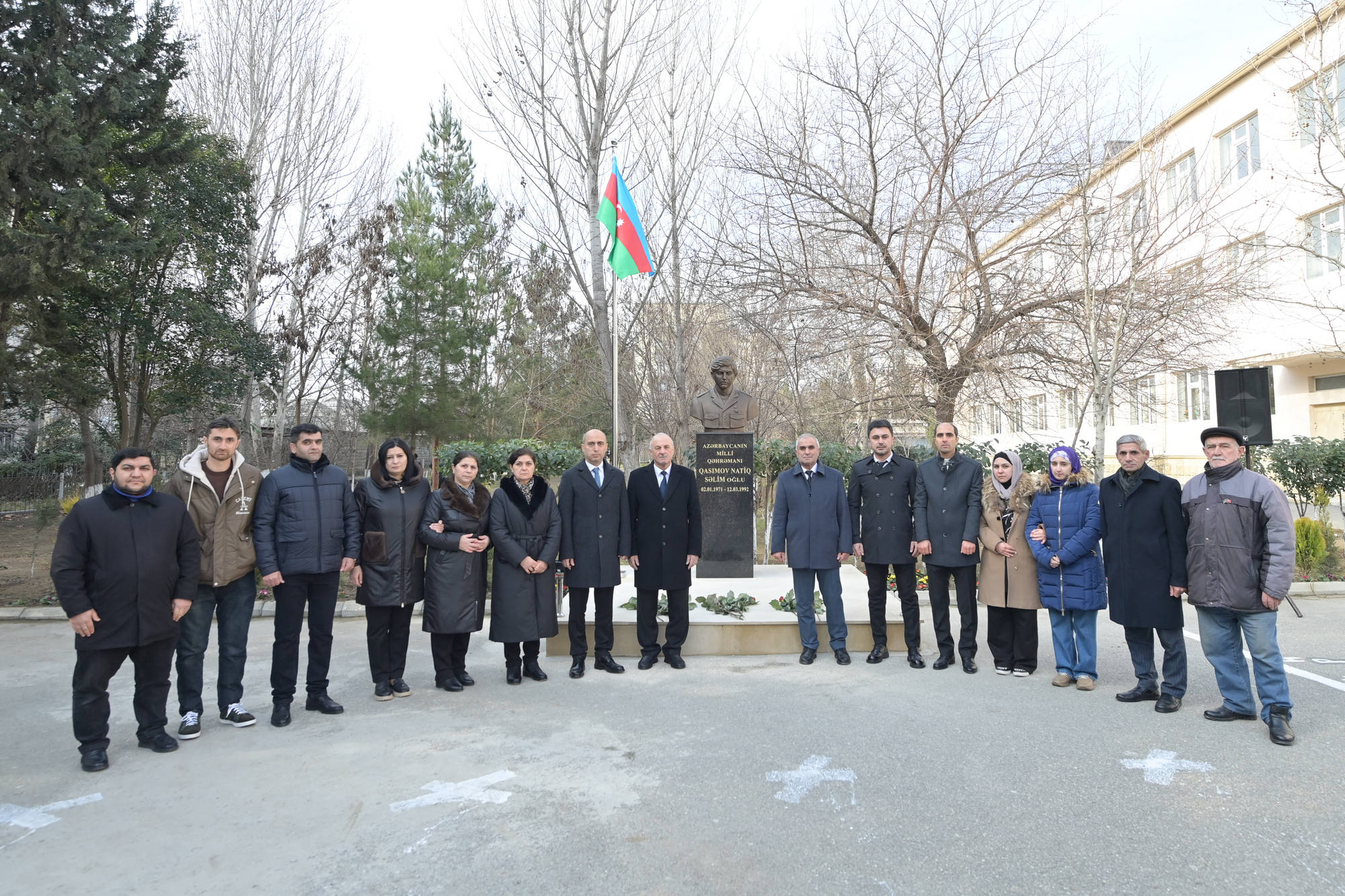 Nazir Mingəçevirdə Milli Qəhrəman Natiq Qasımovun adını daşıyan məktəbdə büstün açılışında iştirak edib