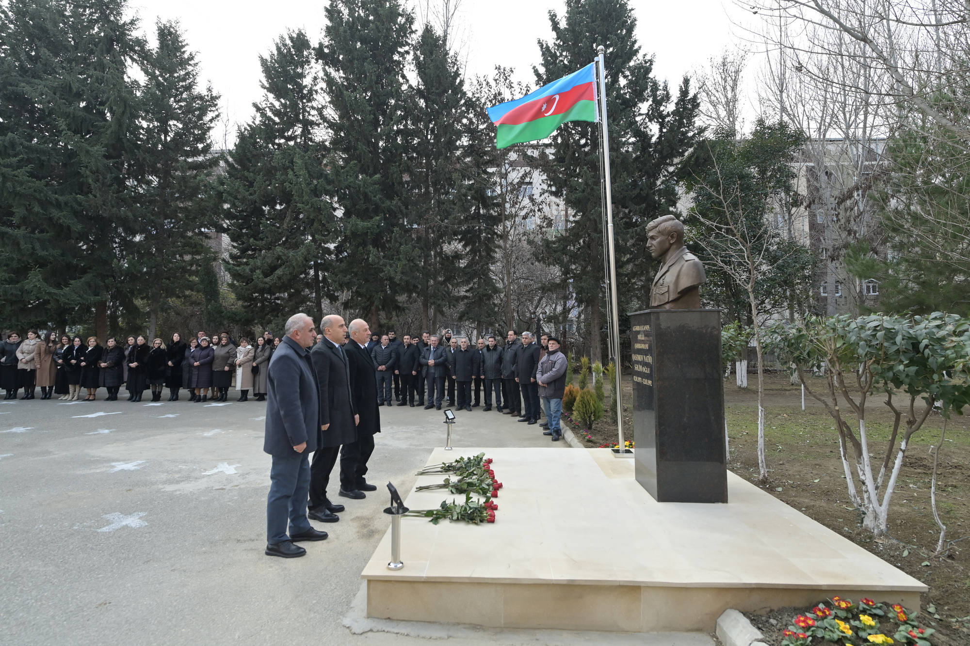 Nazir Mingəçevirdə Milli Qəhrəman Natiq Qasımovun adını daşıyan məktəbdə büstün açılışında iştirak edib