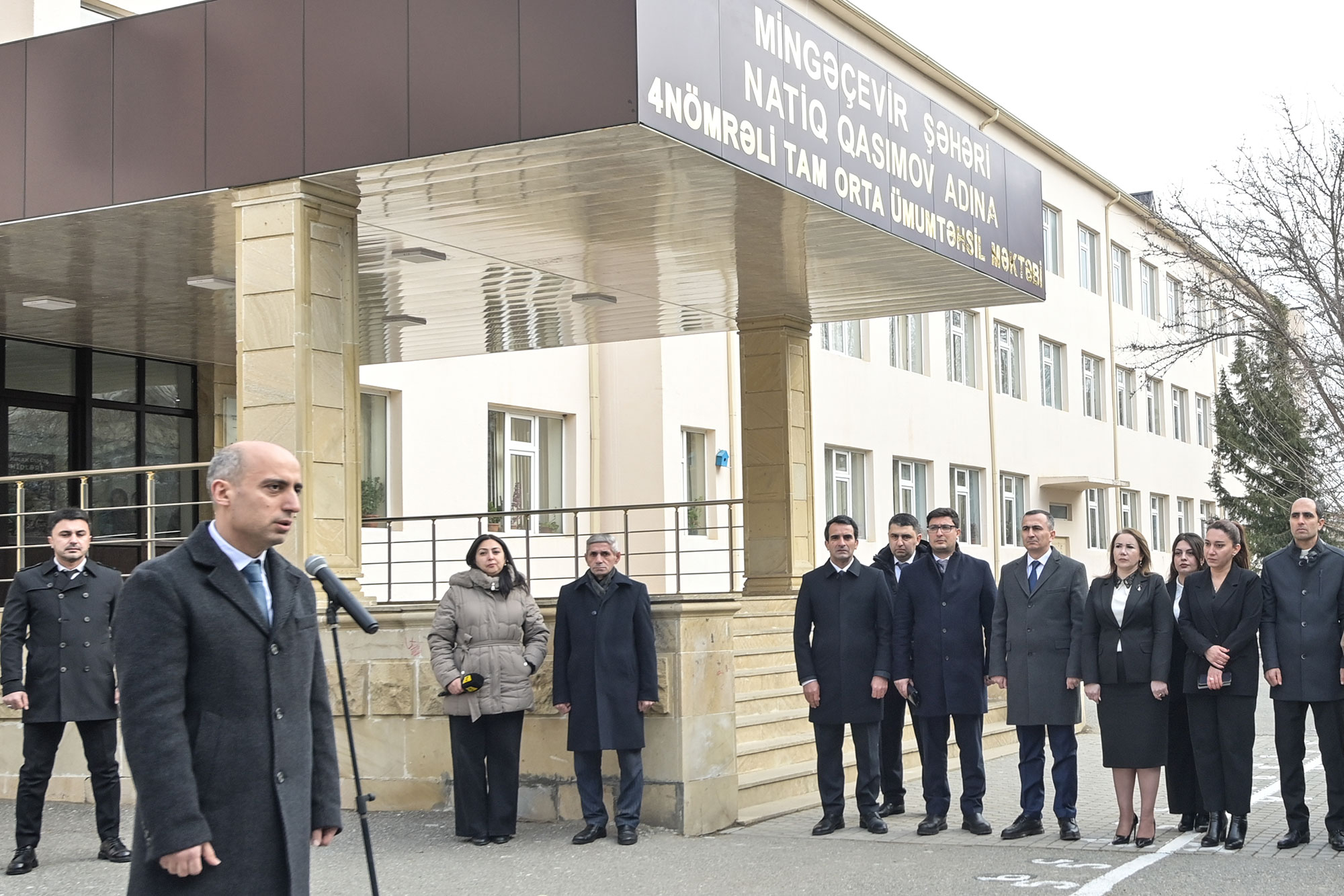 Nazir Mingəçevirdə Milli Qəhrəman Natiq Qasımovun adını daşıyan məktəbdə büstün açılışında iştirak edib