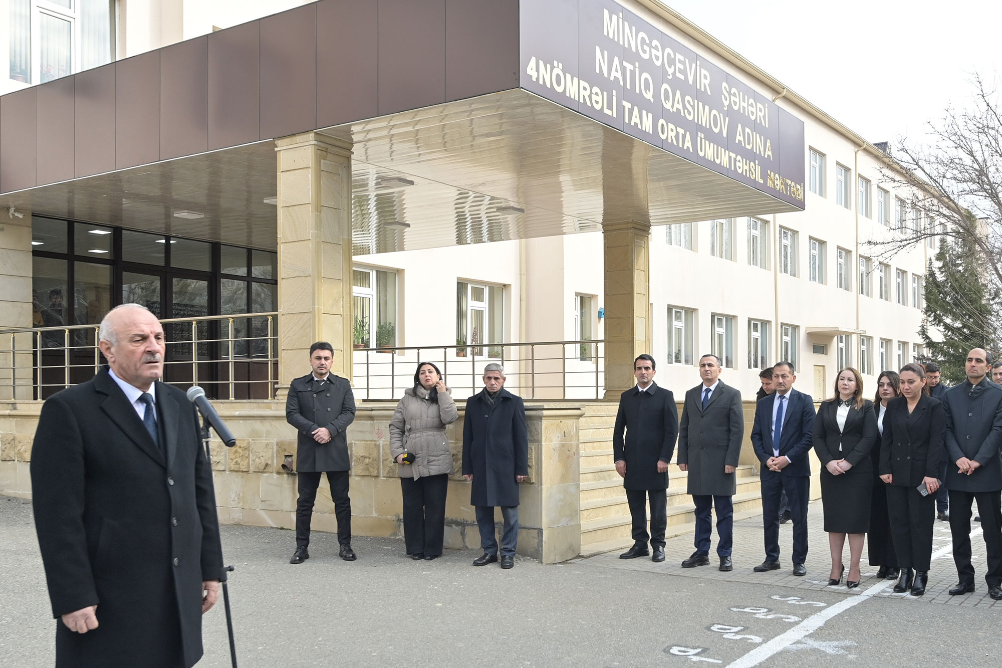 Nazir Mingəçevirdə Milli Qəhrəman Natiq Qasımovun adını daşıyan məktəbdə büstün açılışında iştirak edib
