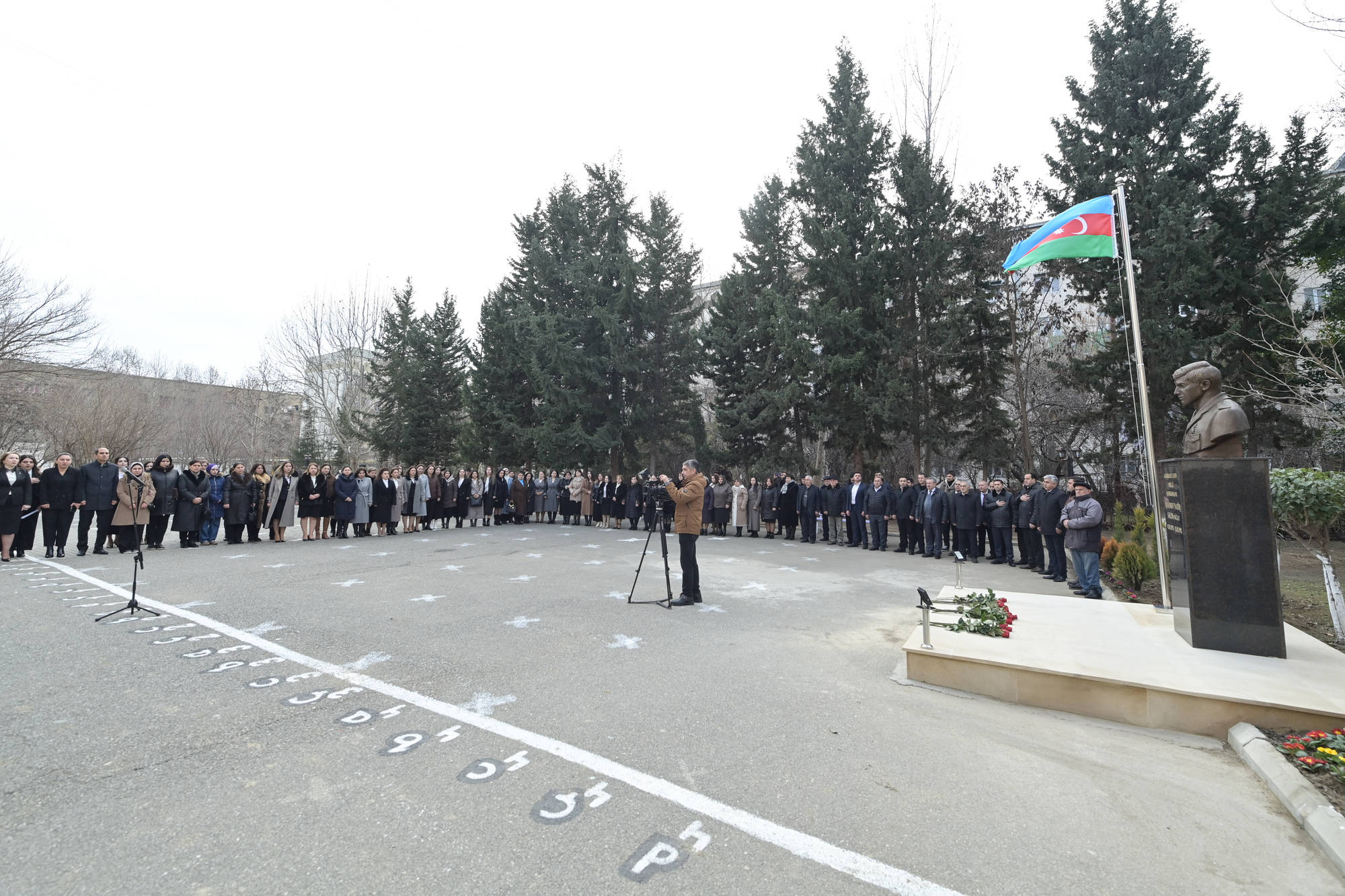 Nazir Mingəçevirdə Milli Qəhrəman Natiq Qasımovun adını daşıyan məktəbdə büstün açılışında iştirak edib